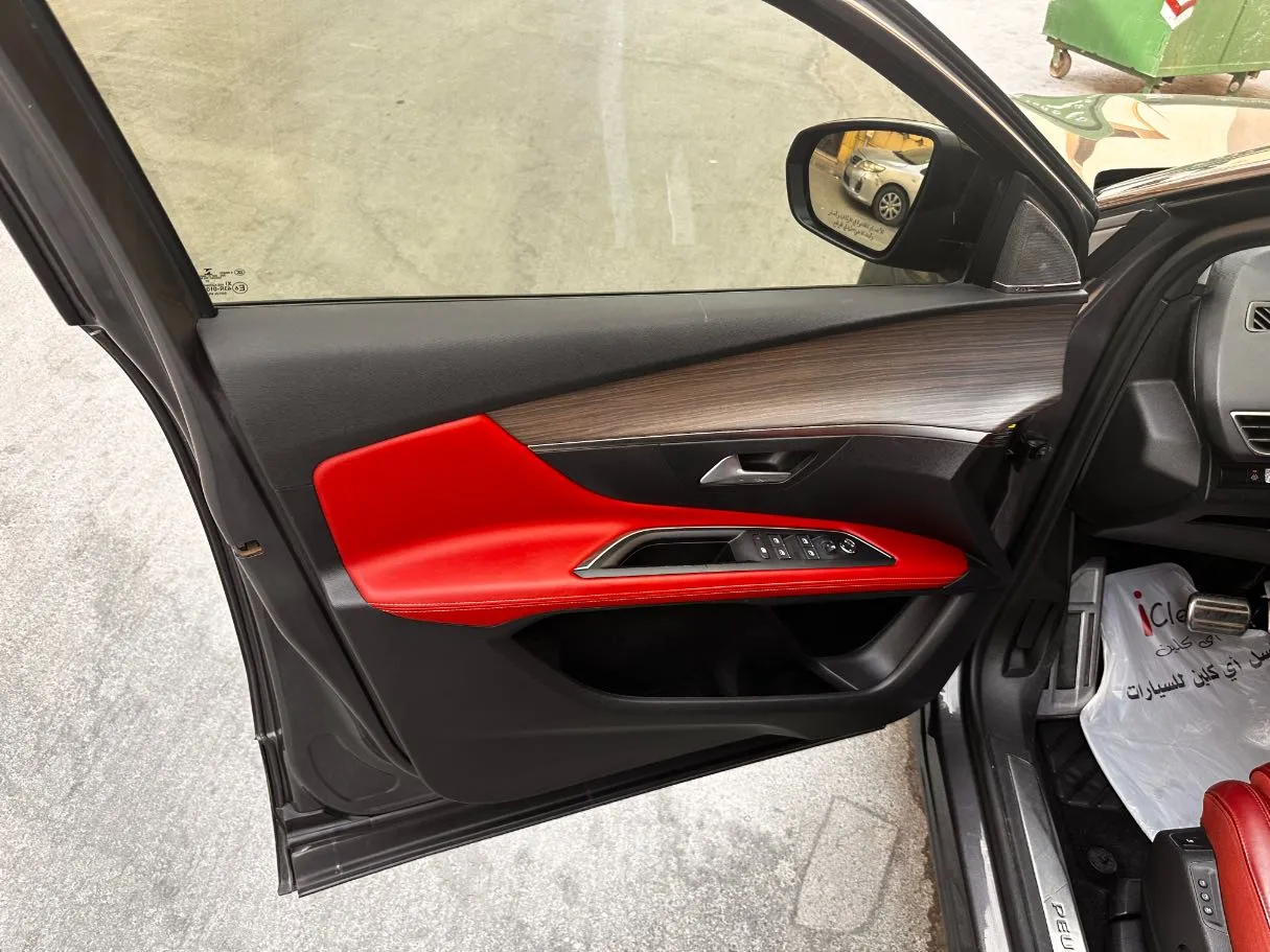 Car image 10