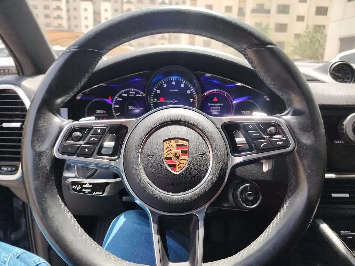 Car image 27
