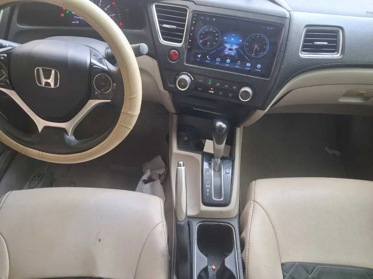 Car image 16