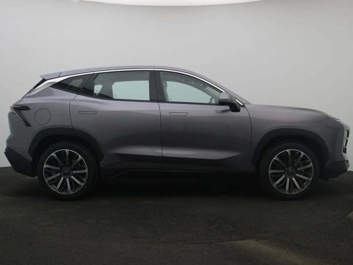 Car image 13