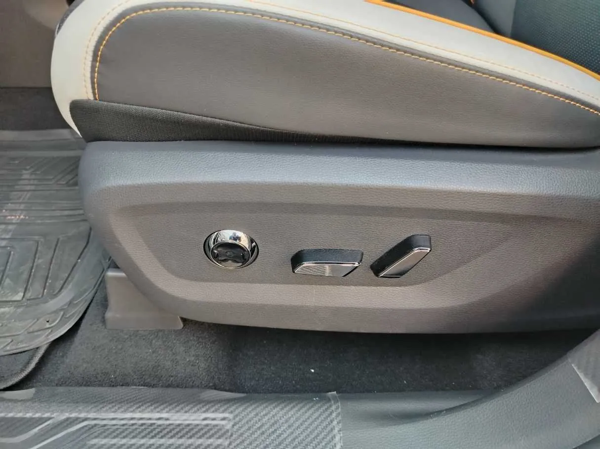 Car image 36