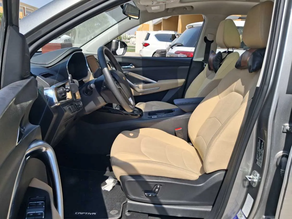 Car image 12