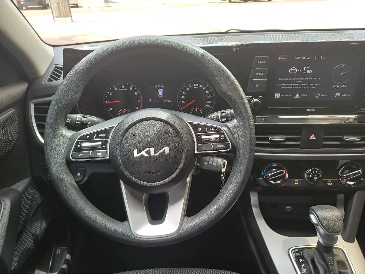 Car image 17