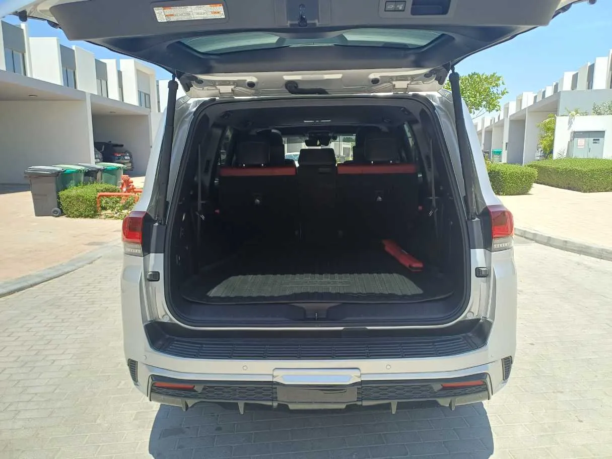 Car image 19