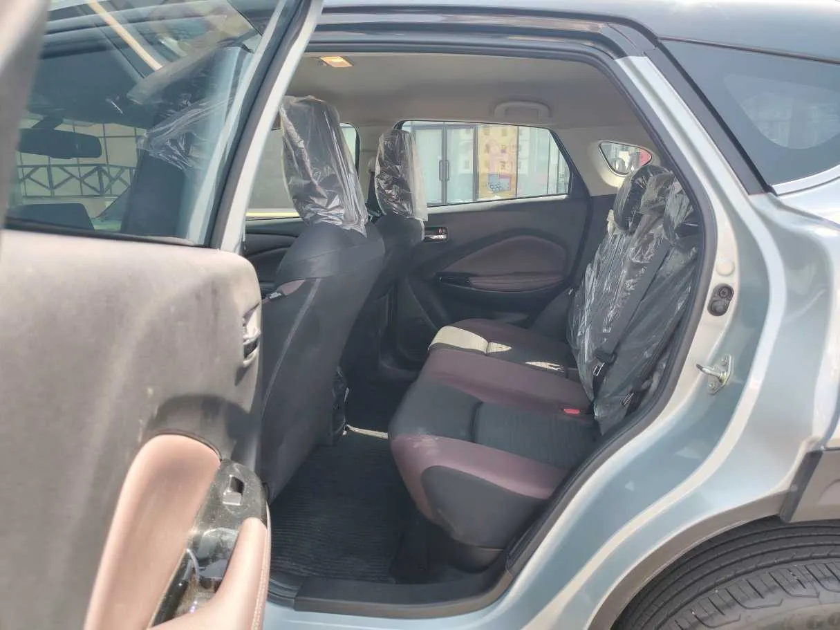 Car image 17