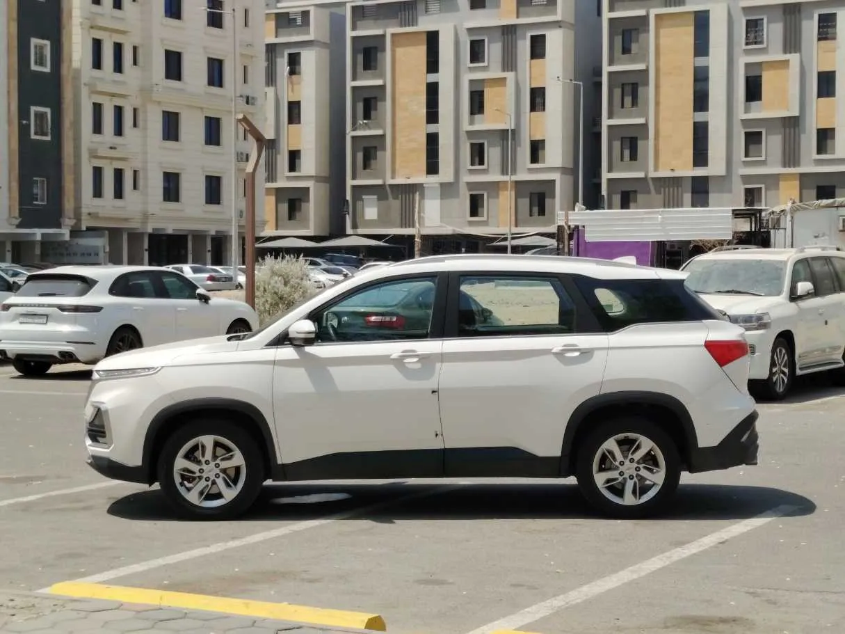Car image 8