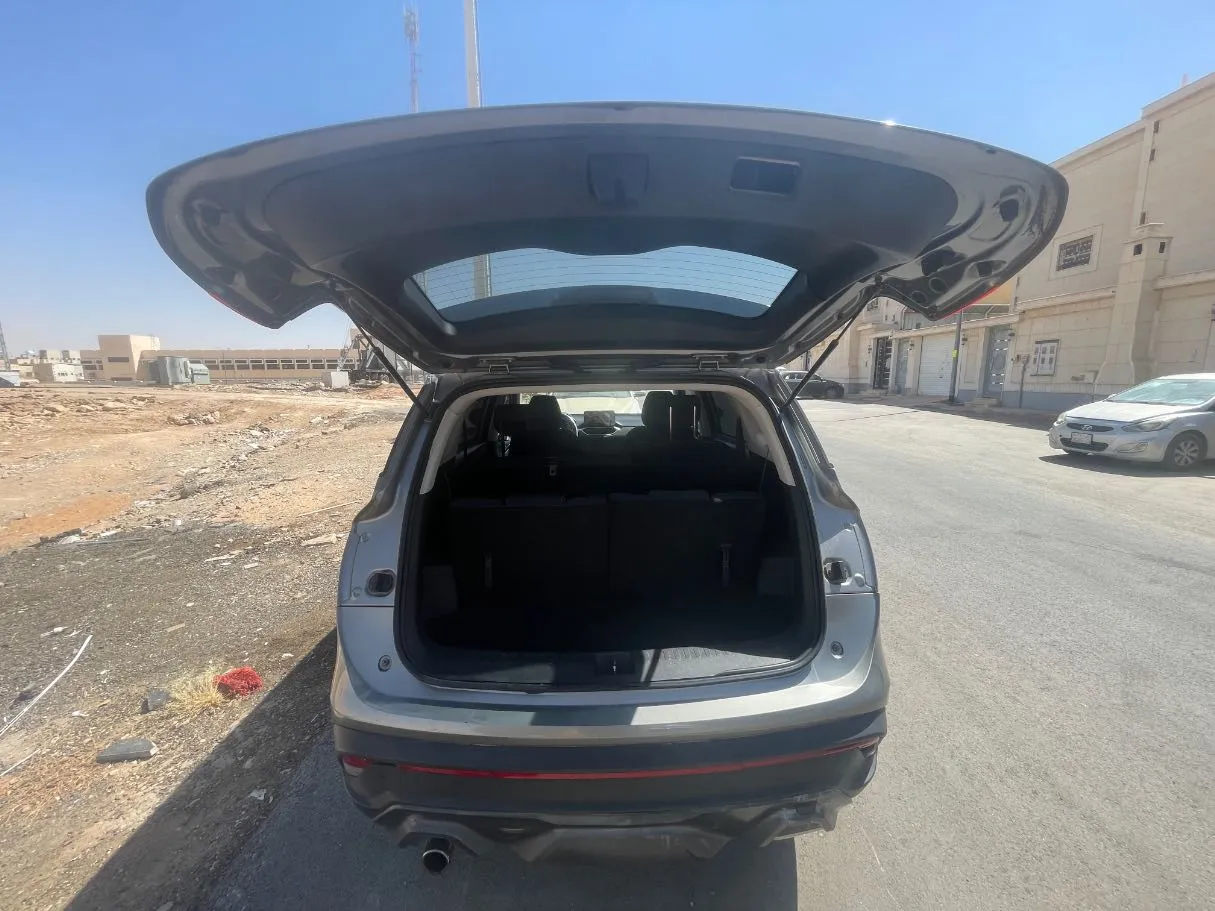 Car image 20