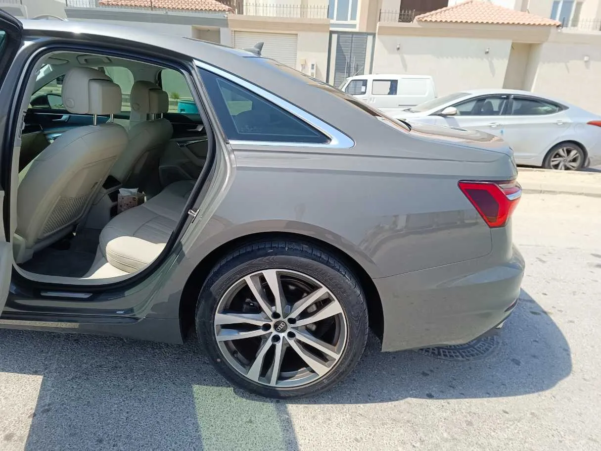 Car image 16