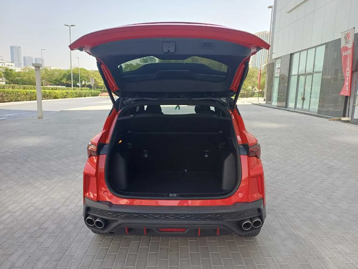 Car image 18