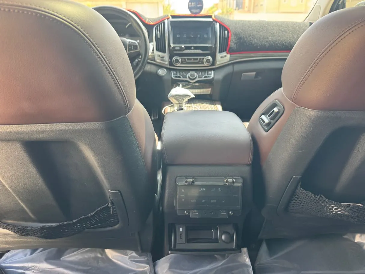 Car image 20