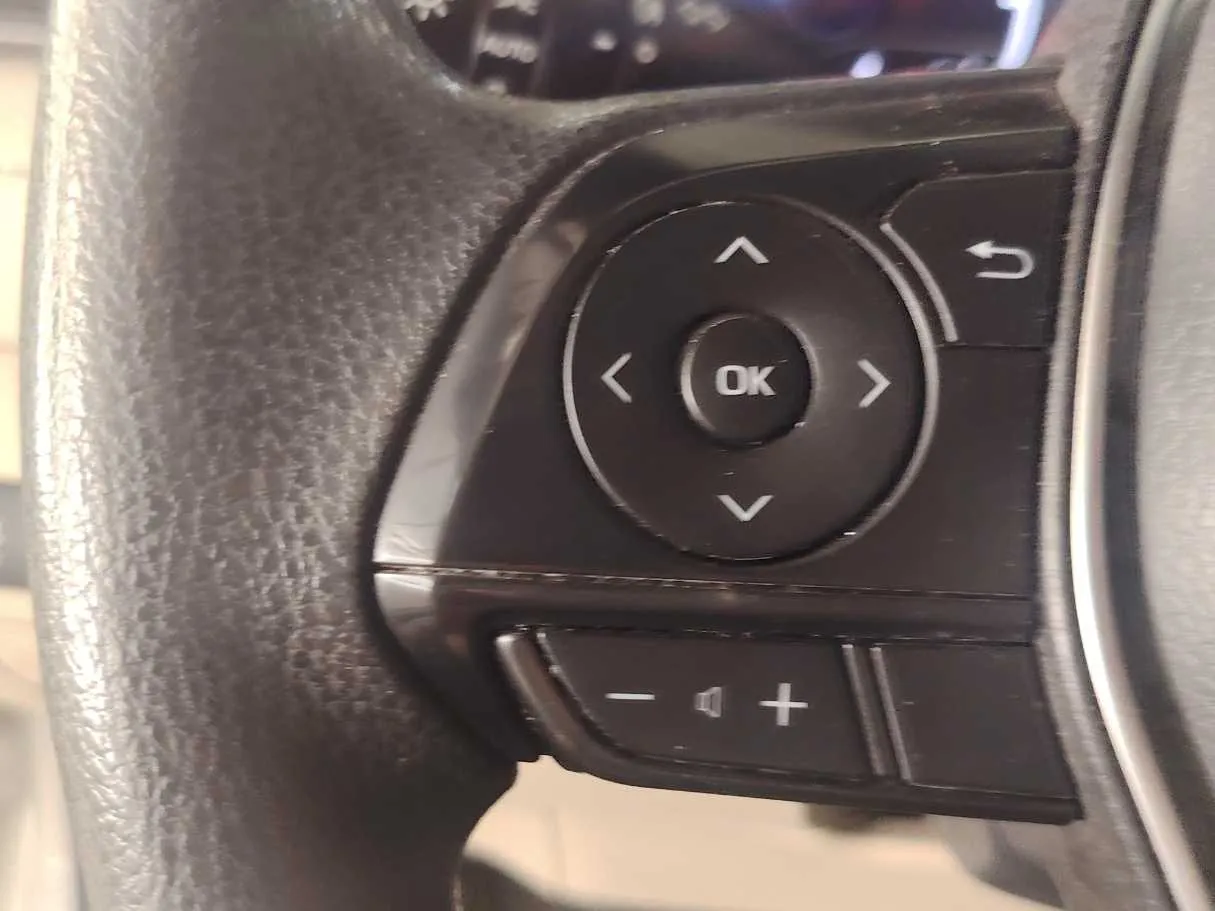 Car image 30