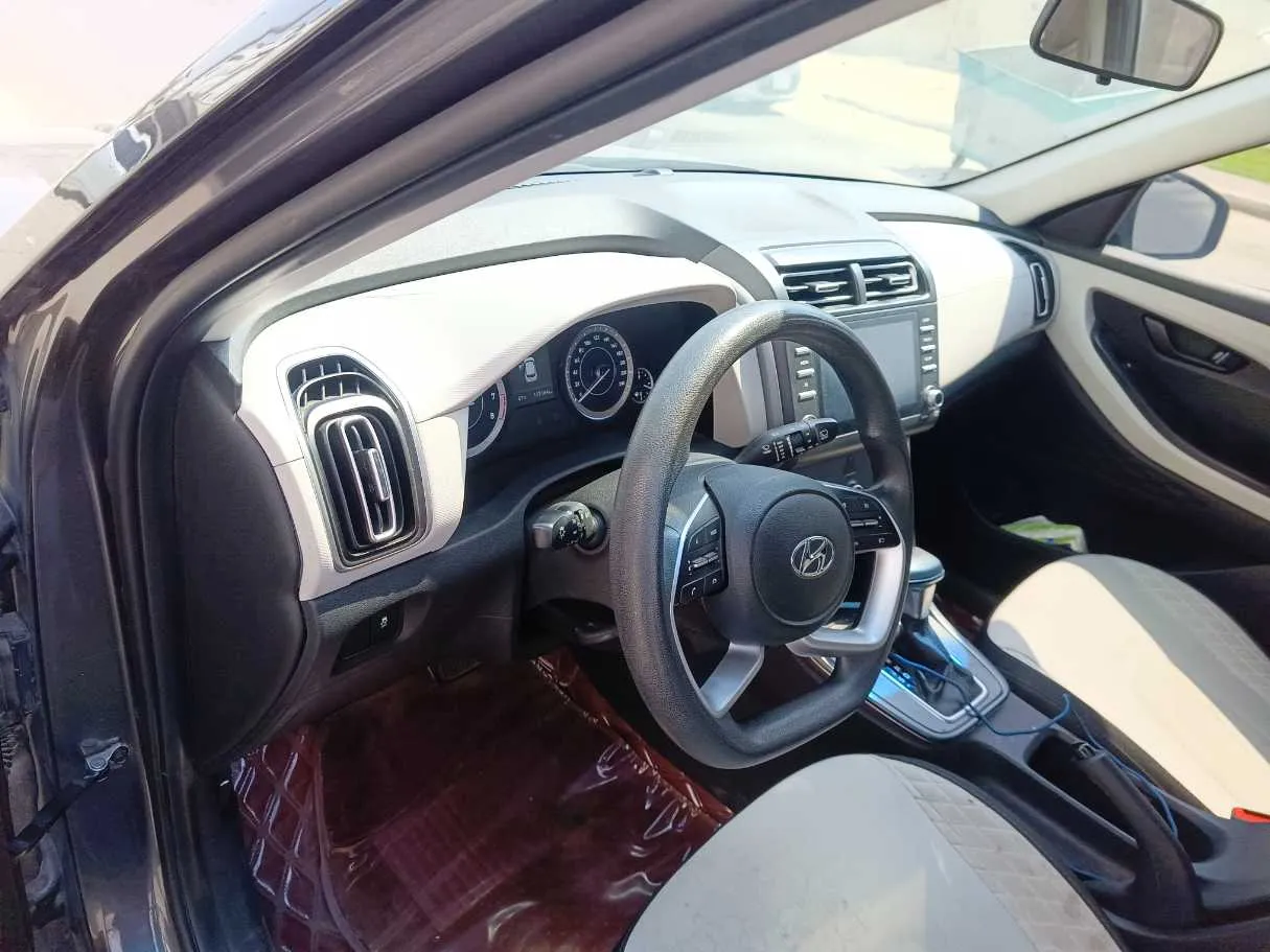 Car image 13