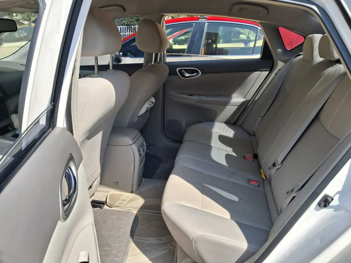 Car image 13