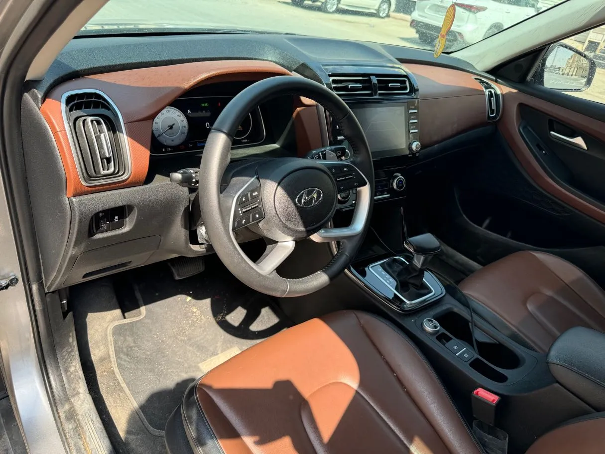 Car image 9