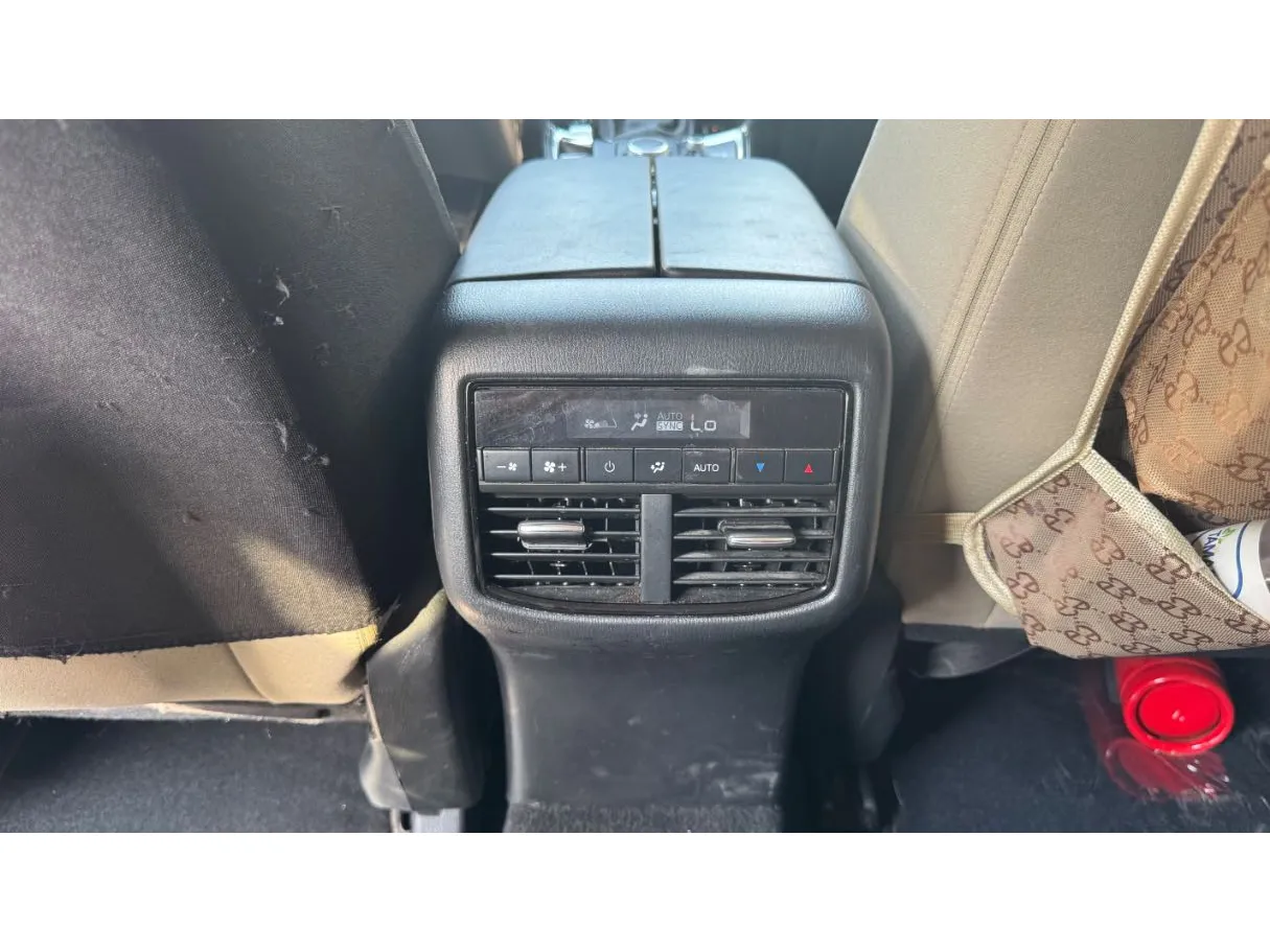 Car image 24