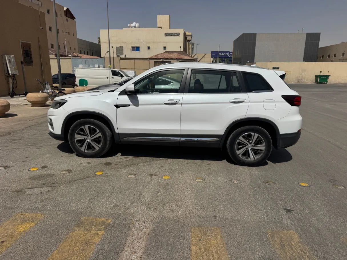 Car image 8