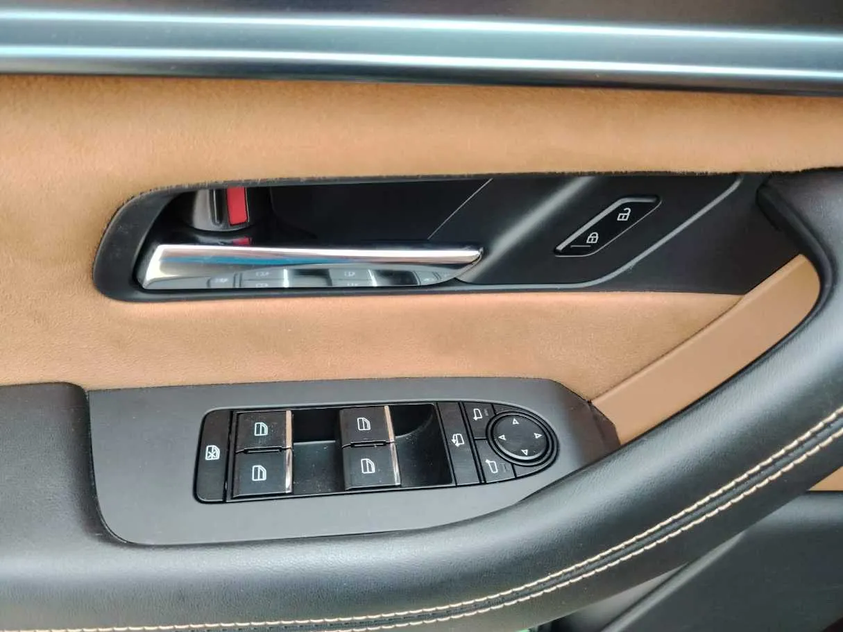 Car image 42