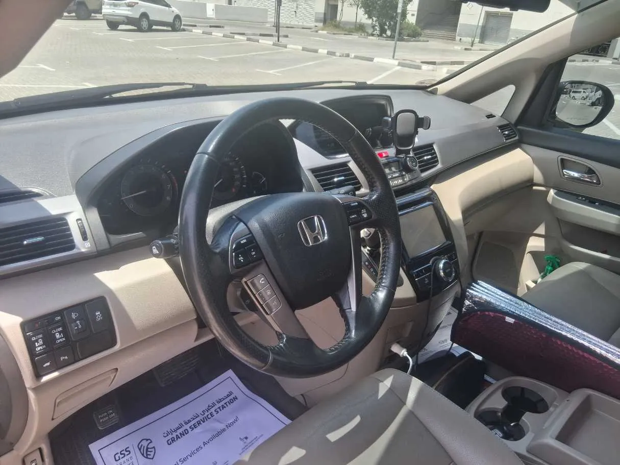 Car image 11