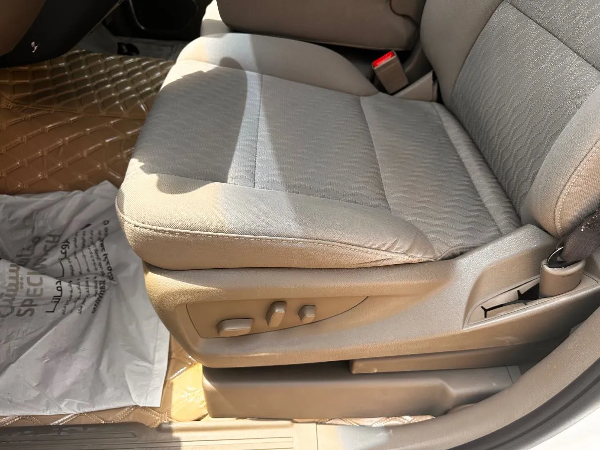 Car image 25