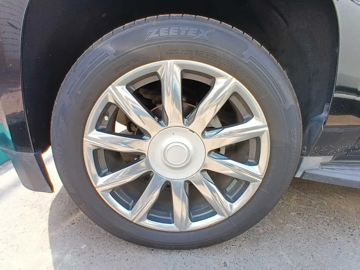 Car image 9