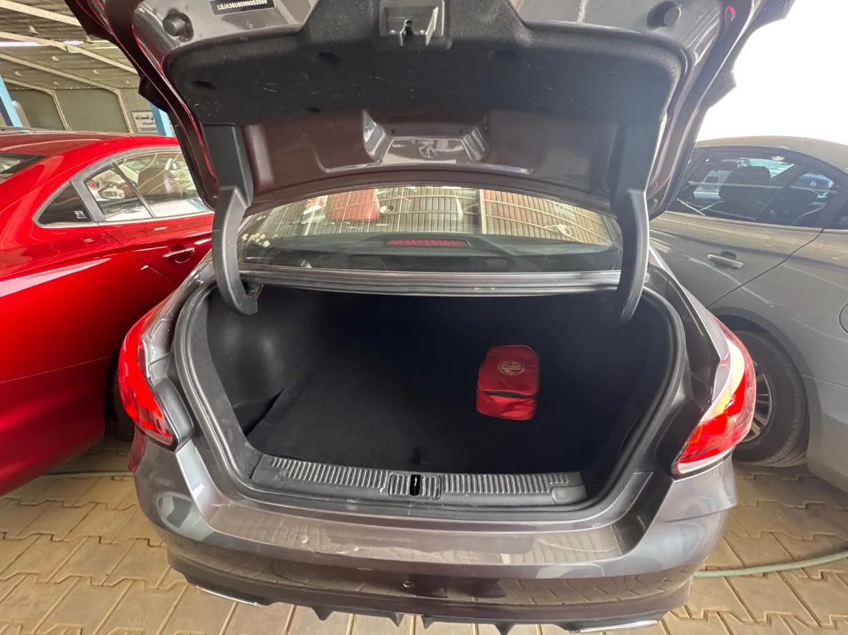 Car image 16