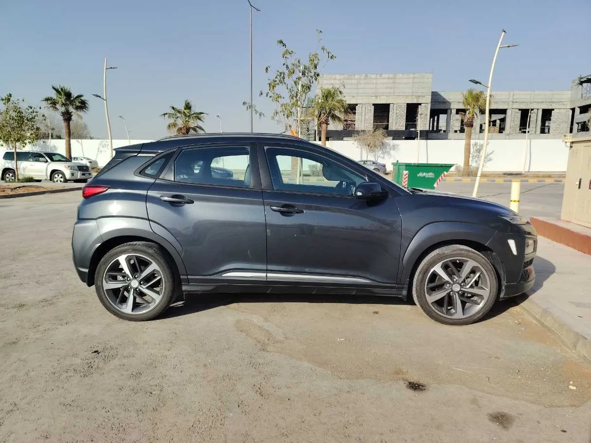Car image 4