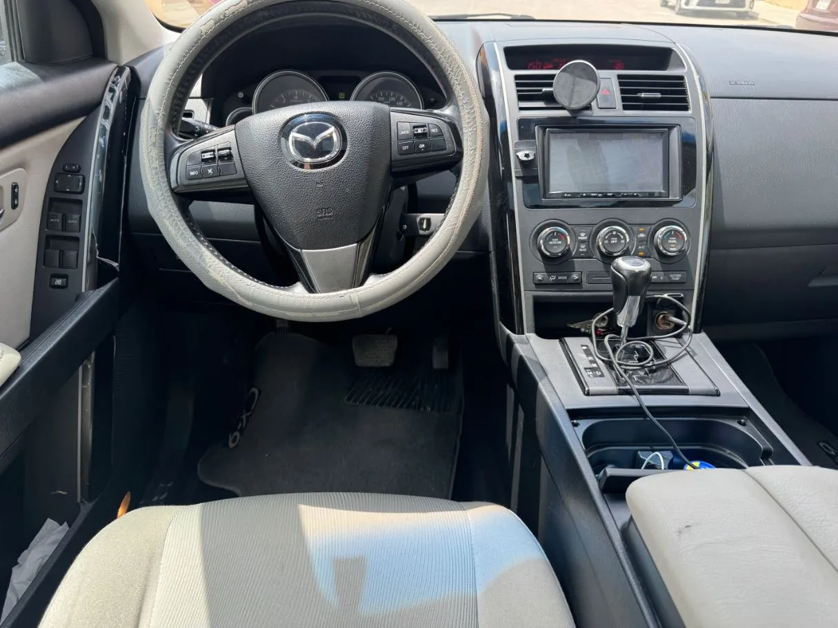 Car image 16
