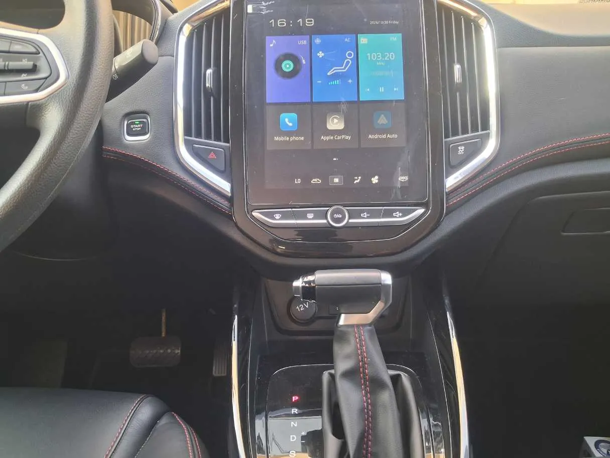 Car image 16