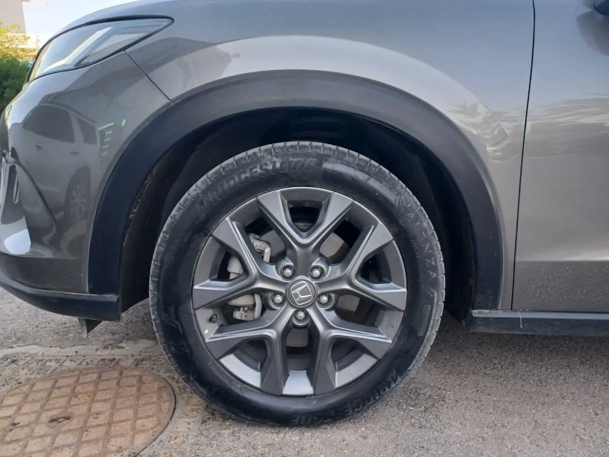 Car image 9