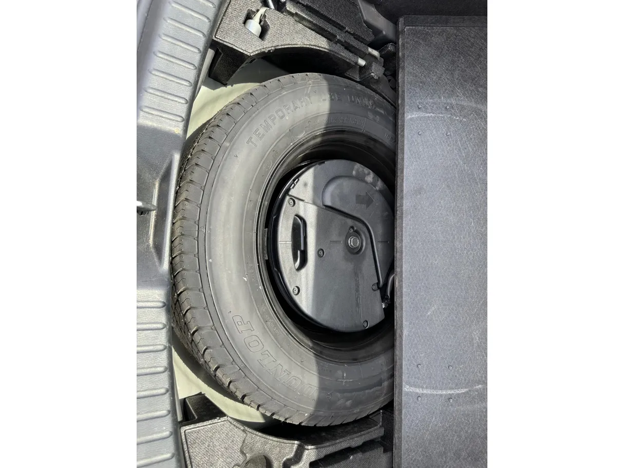 Car image 26