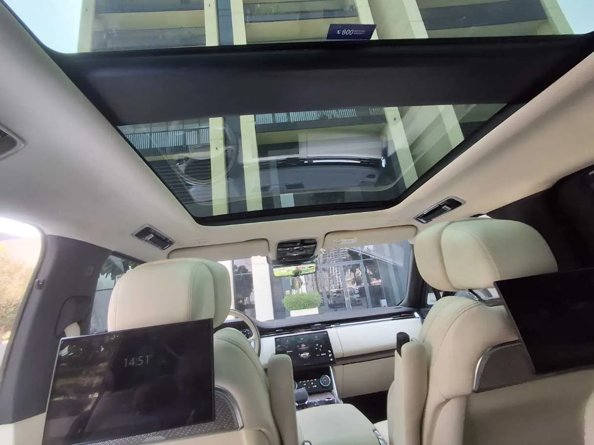Car image 19