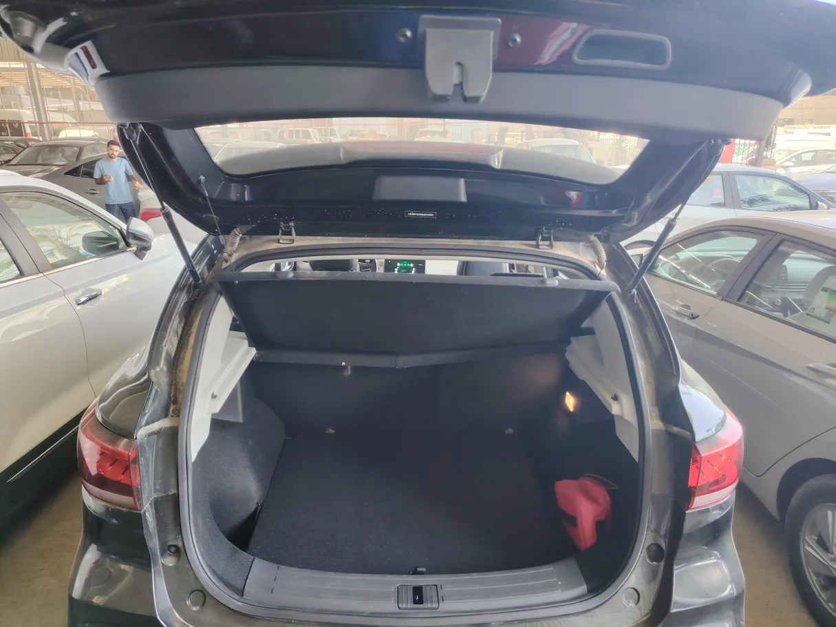 Car image 33