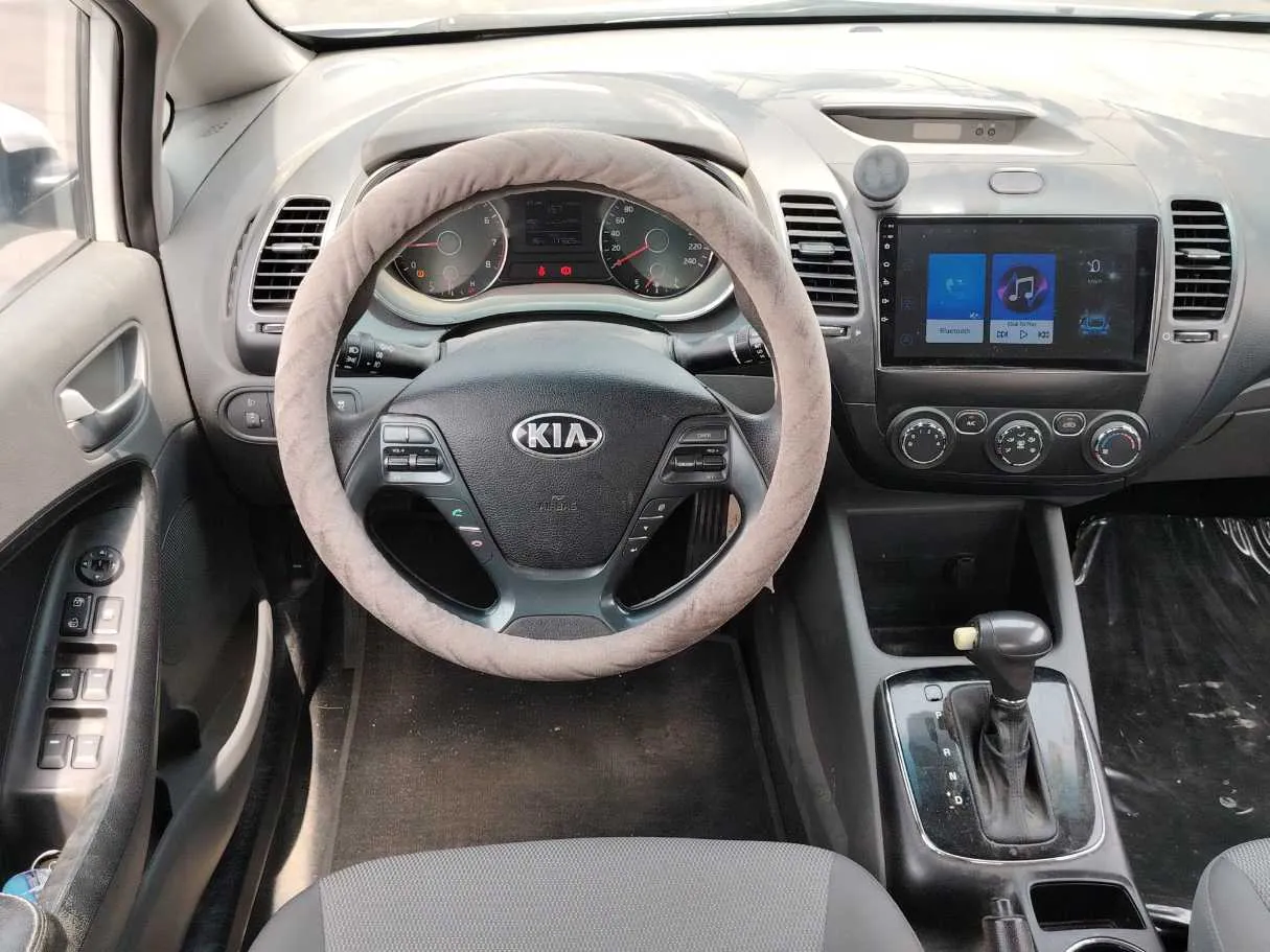 Car image 19