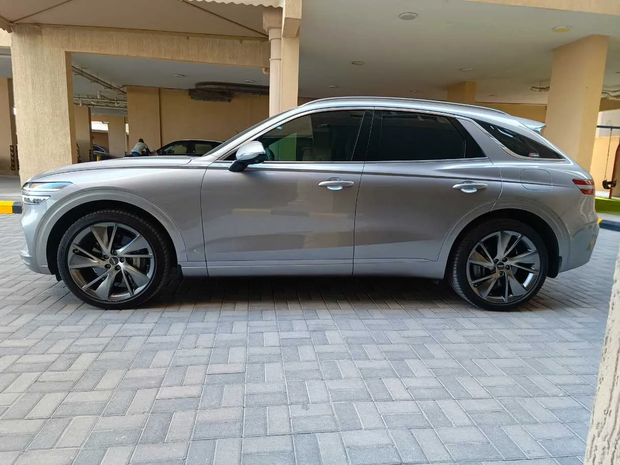 Car image 9