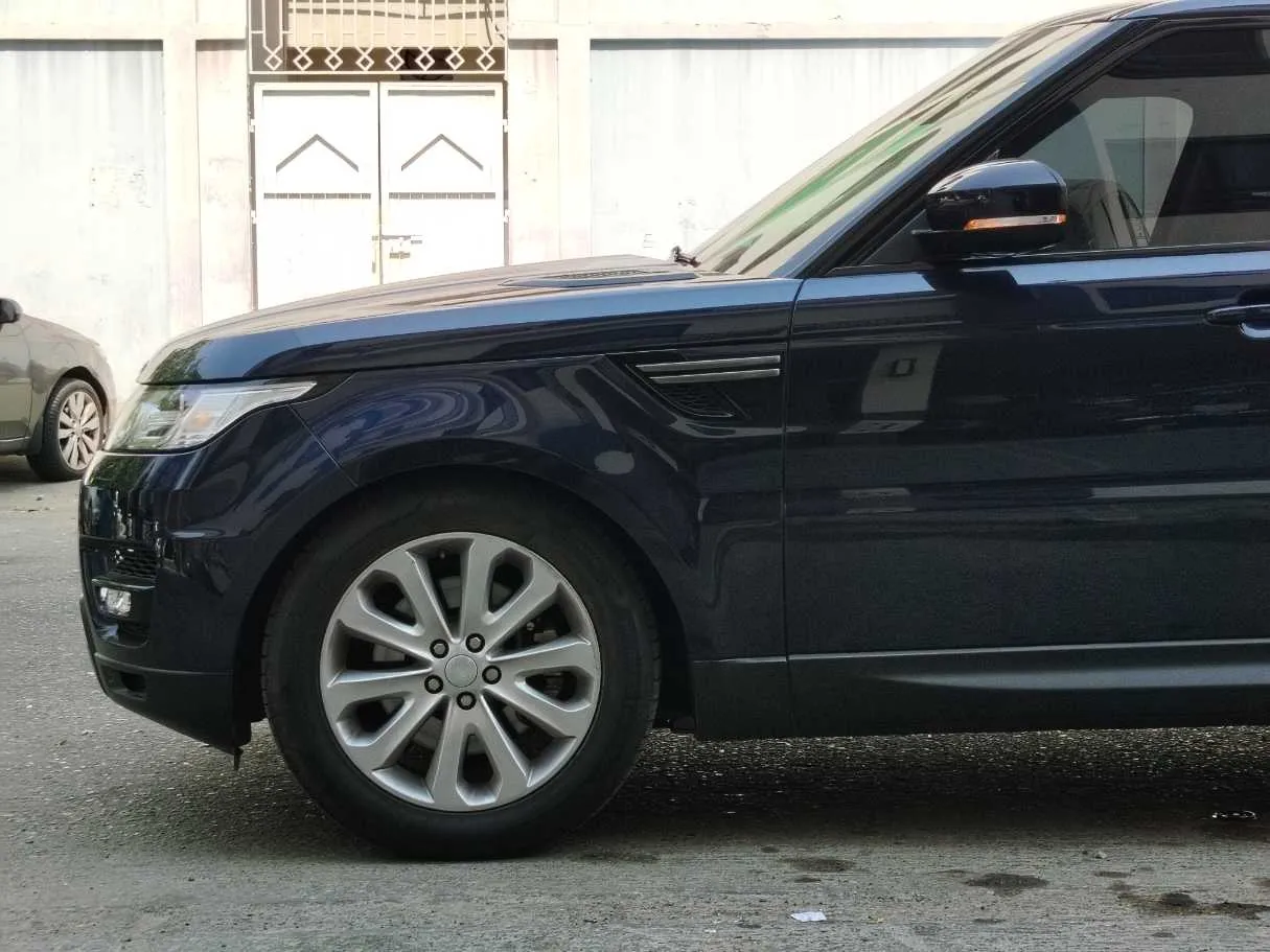 Car image 9