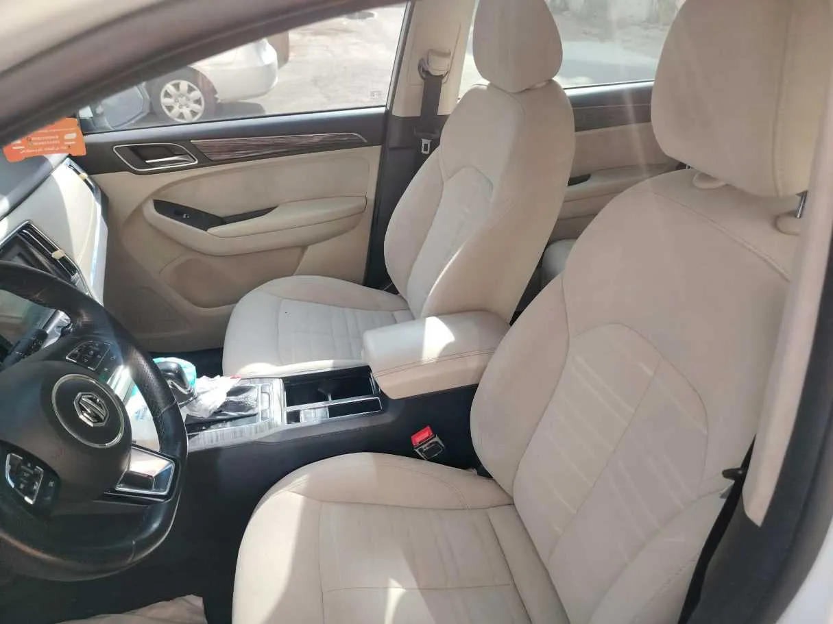 Car image 16