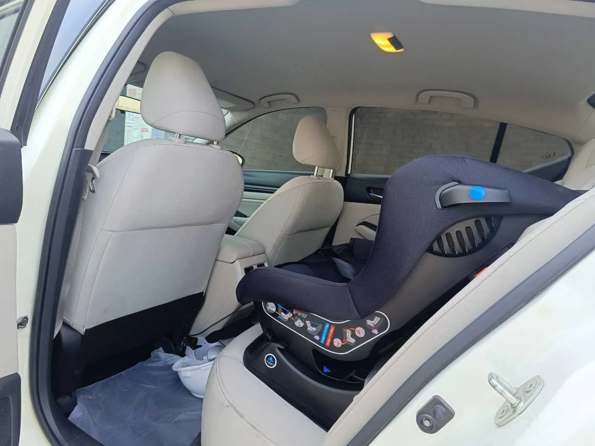 Car image 16