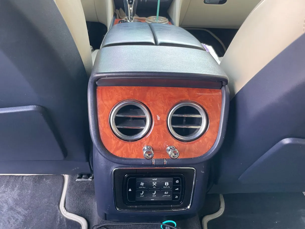 Car image 29