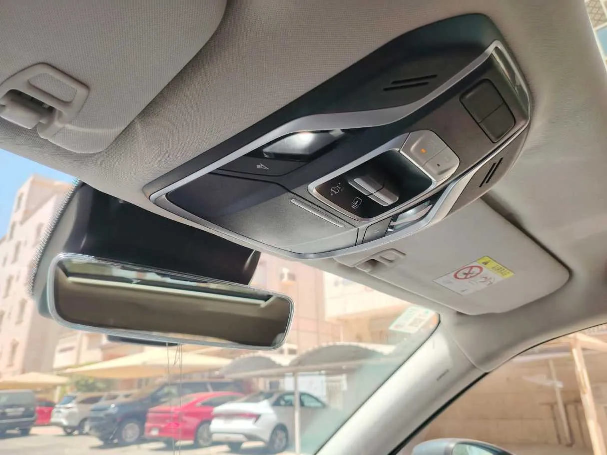 Car image 31