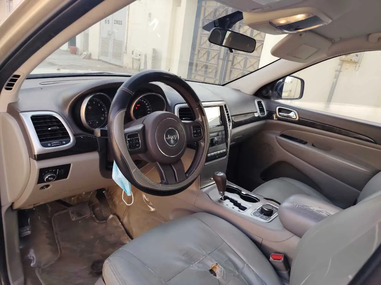 Car image 13