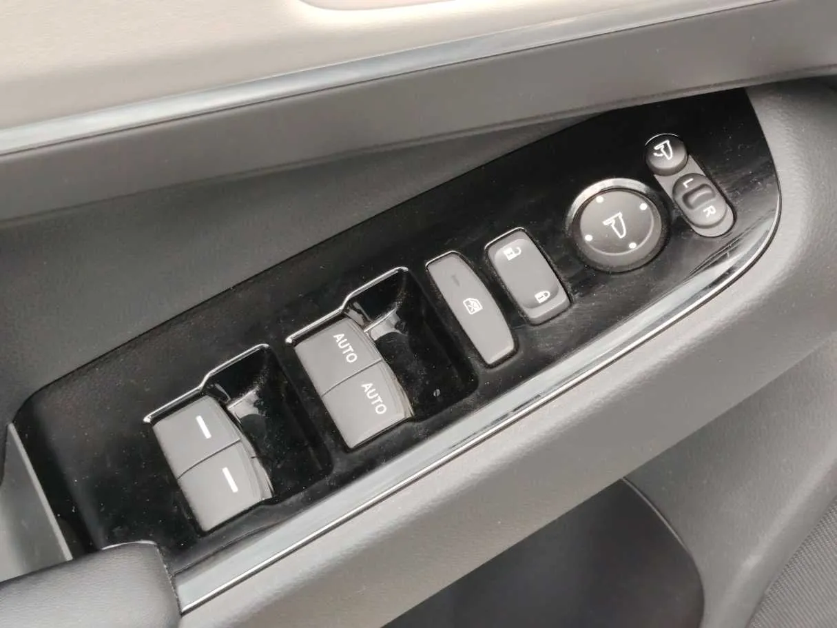 Car image 31