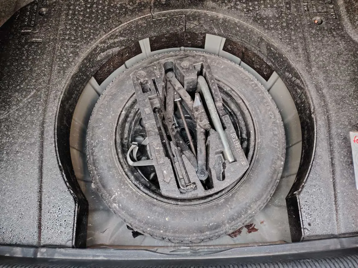 Car image 28