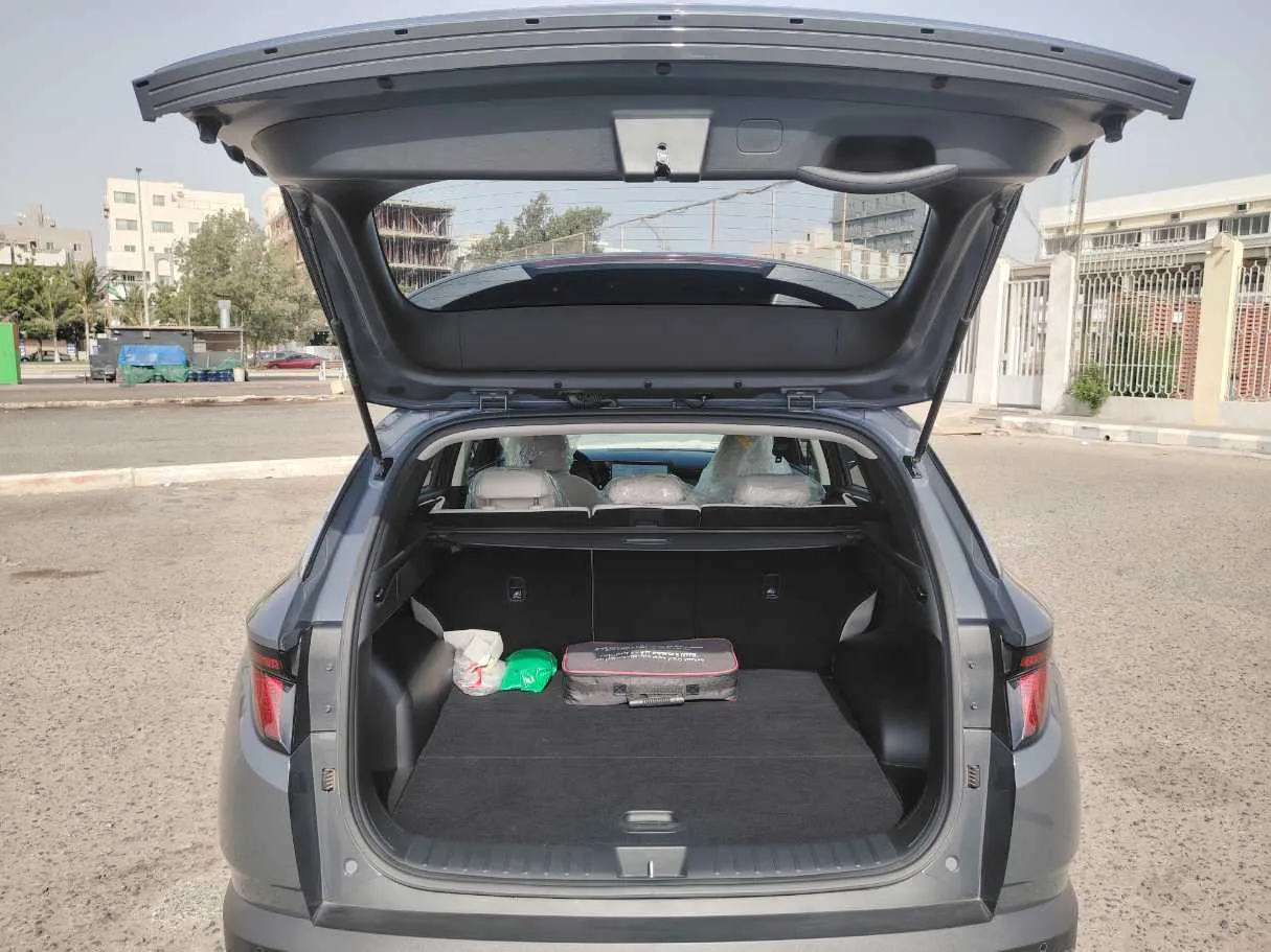 Car image 24