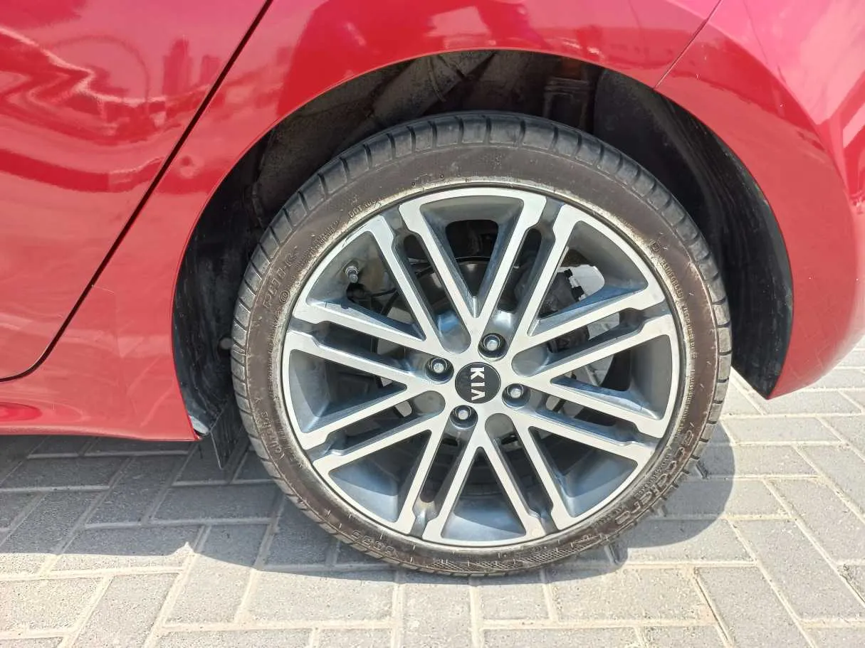 Car image 9
