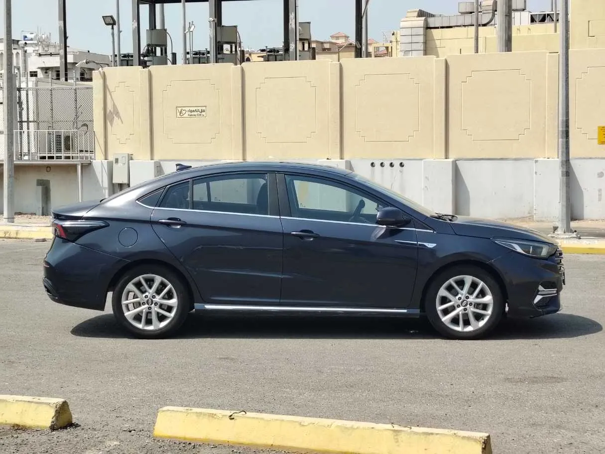 Car image 4