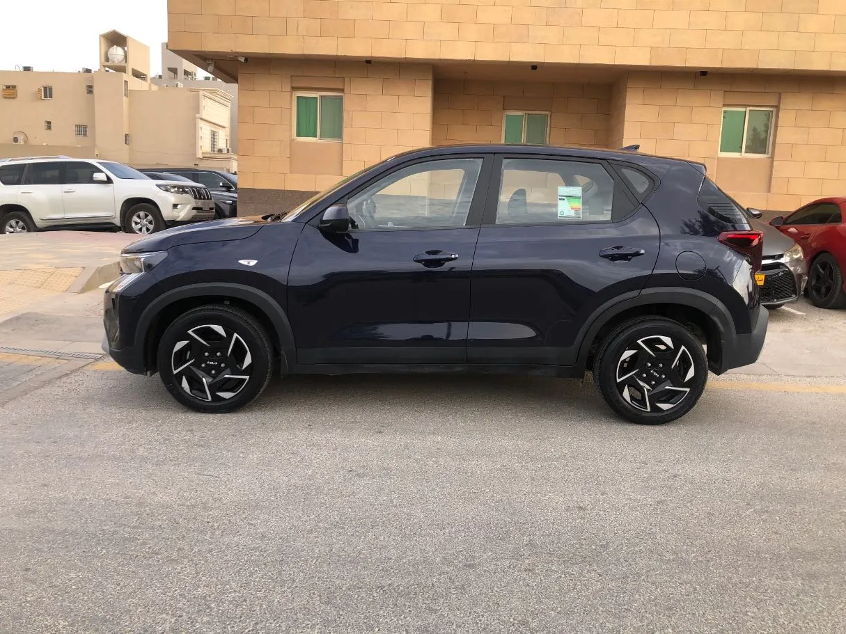 Car image 8
