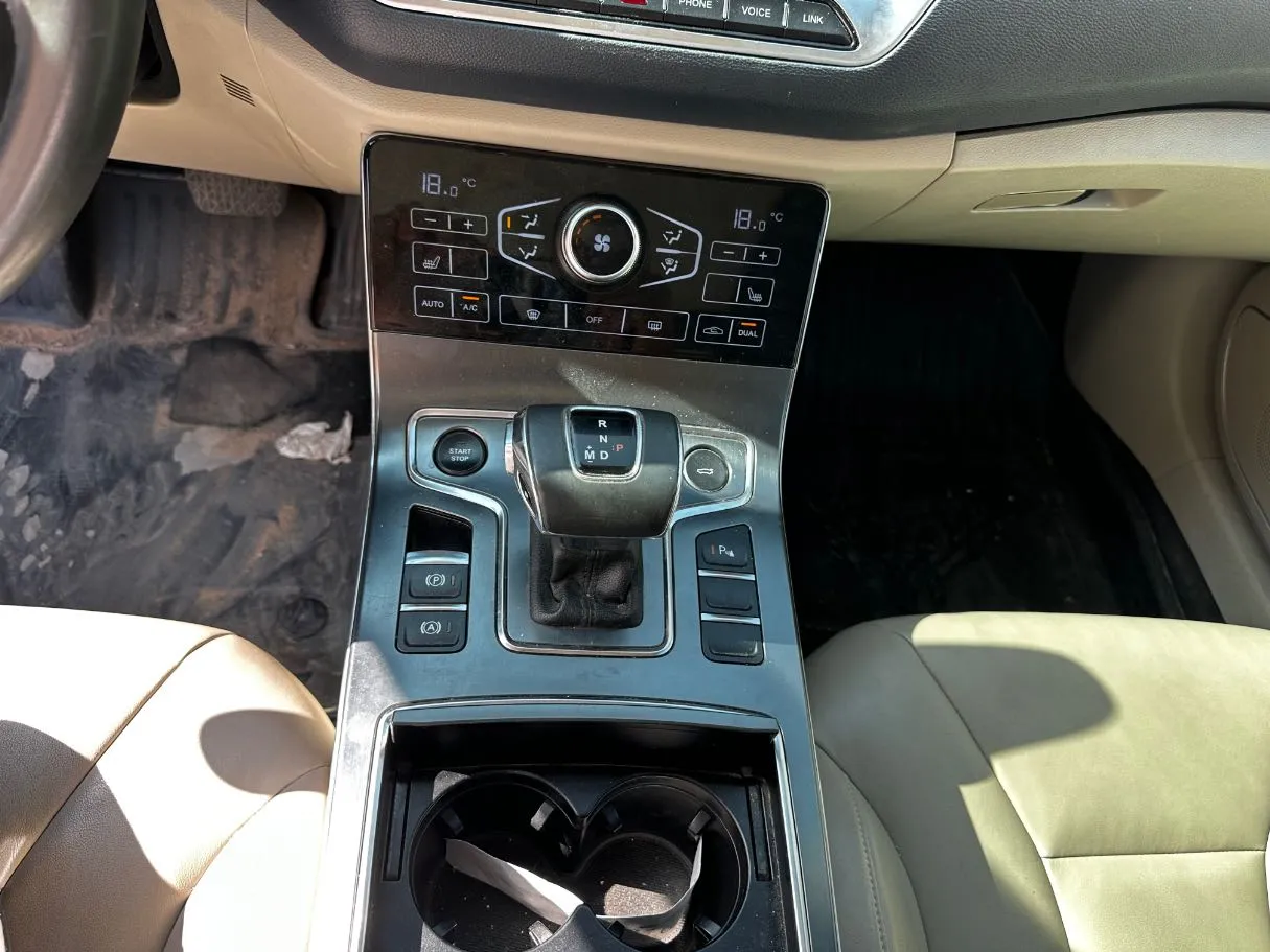 Car image 18