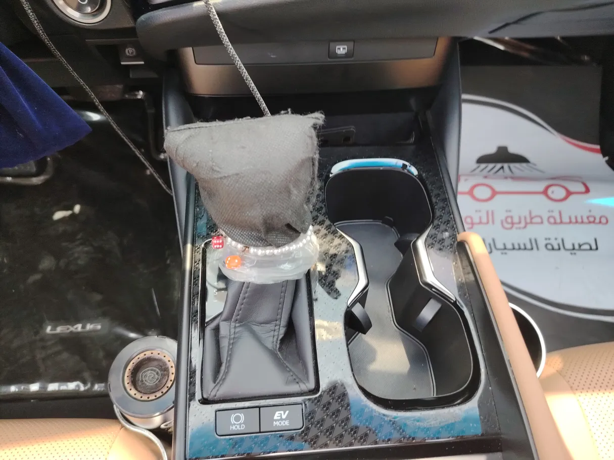 Car image 19