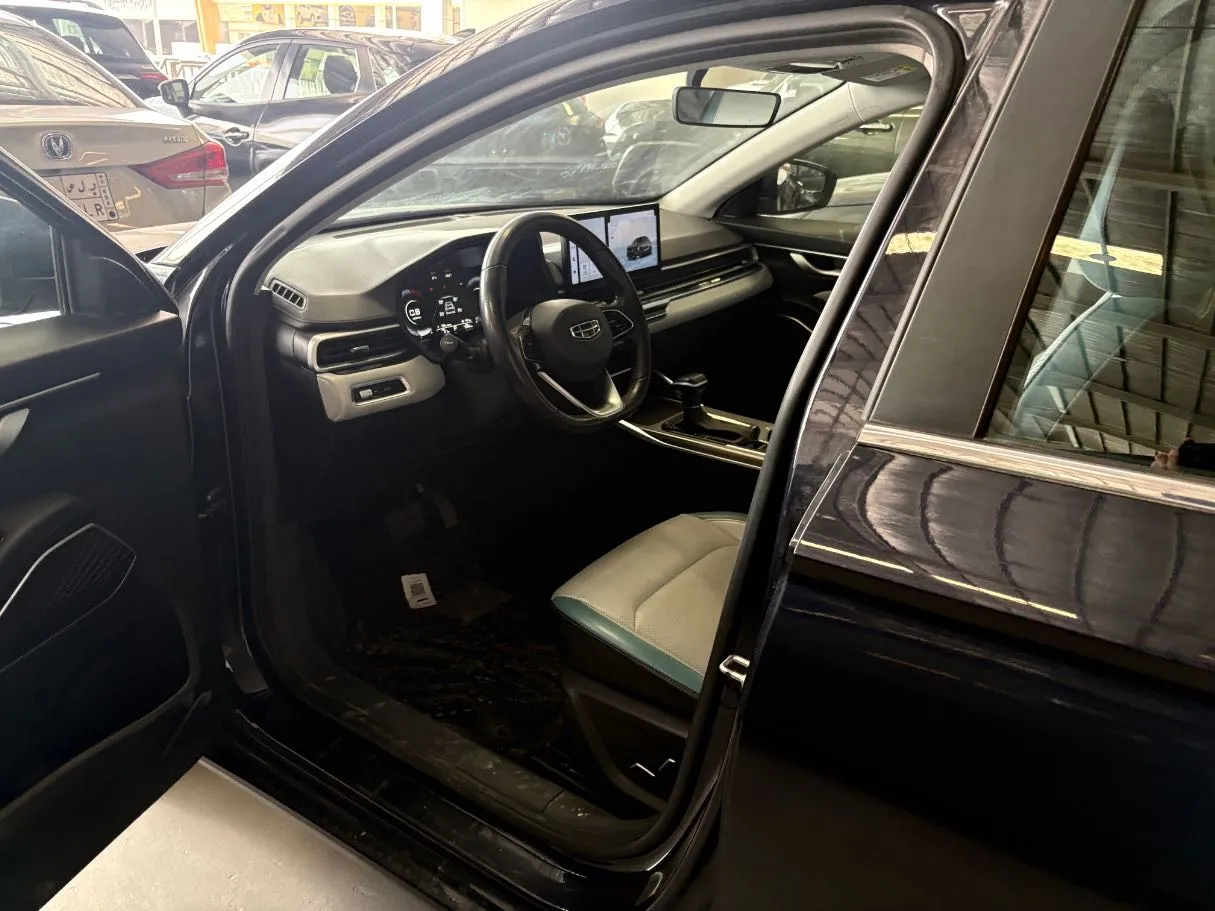 Car image 7