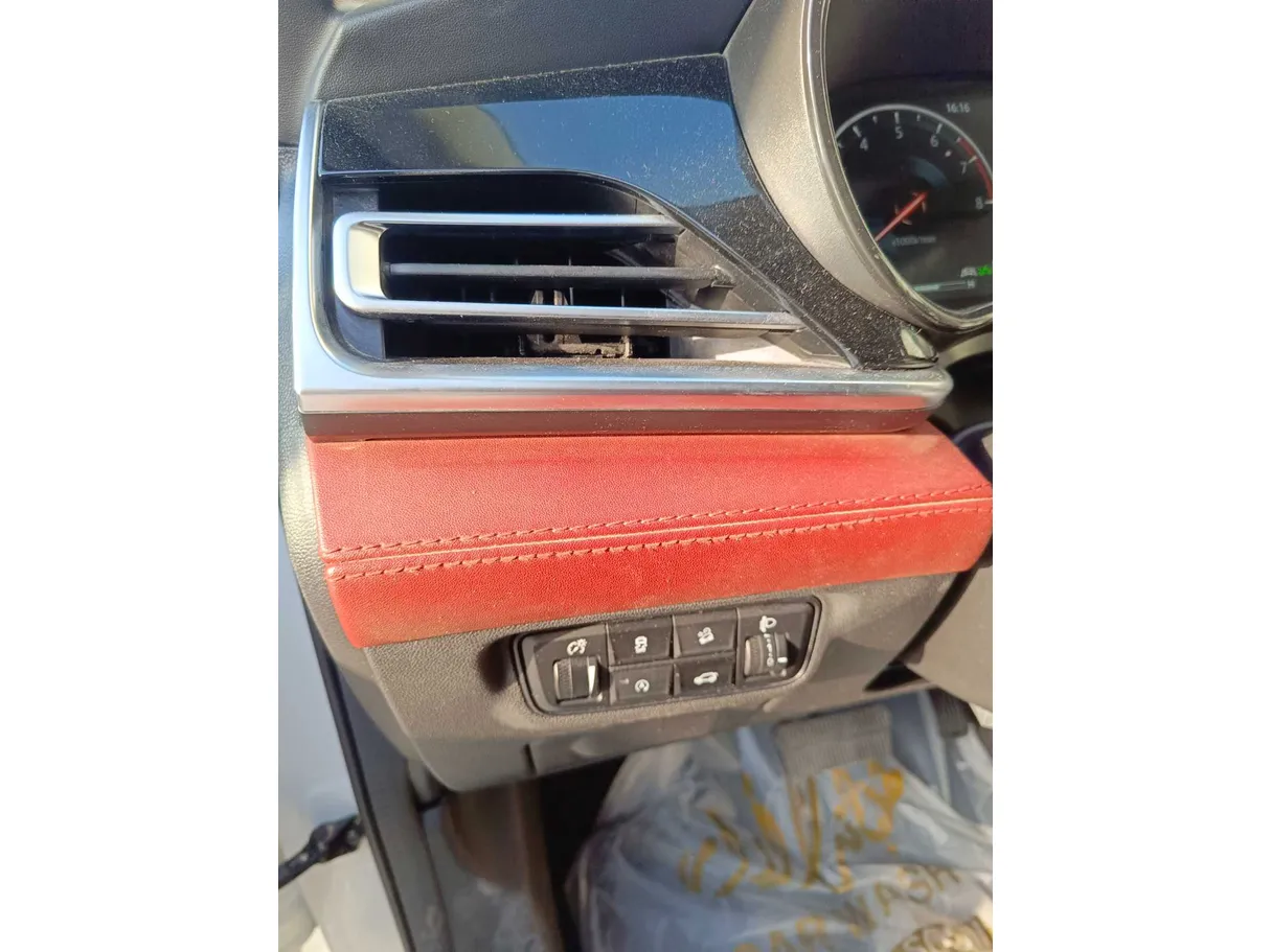 Car image 33